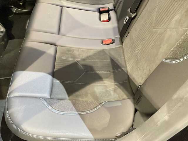 プジョー ２００８ クロスシティ 新潟県 2017(平29)年 1.3万km 黒 オプション/・ナビ/・フルセグTV/クロスシティ標準装備/・グリップコントロール/・CROSSCITYコンパスロゴ/・左右フロントドア前部バッジ/・ラーステッカー／専用フロアマット/・リアサイドウインドウ上部＆リアスポイラー/・アルカンタラ＆テップレザーシート/・シートヒーター/・上級革巻ステアリングホイール（GT Lineタイプ）/・バックアイカメラ/・Peugeotミラースクリーン/・Apple CarPlay/標準装備/・クルーズコントロール/・リアパーキングセンサー/・オートライト/・オートエアコン/・ＥＴＣ/・ドライブレコーダー