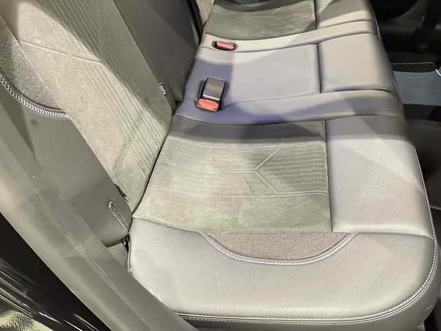 プジョー ２００８ クロスシティ 新潟県 2017(平29)年 1.3万km 黒 オプション/・ナビ/・フルセグTV/クロスシティ標準装備/・グリップコントロール/・CROSSCITYコンパスロゴ/・左右フロントドア前部バッジ/・ラーステッカー／専用フロアマット/・リアサイドウインドウ上部＆リアスポイラー/・アルカンタラ＆テップレザーシート/・シートヒーター/・上級革巻ステアリングホイール（GT Lineタイプ）/・バックアイカメラ/・Peugeotミラースクリーン/・Apple CarPlay/標準装備/・クルーズコントロール/・リアパーキングセンサー/・オートライト/・オートエアコン/・ＥＴＣ/・ドライブレコーダー