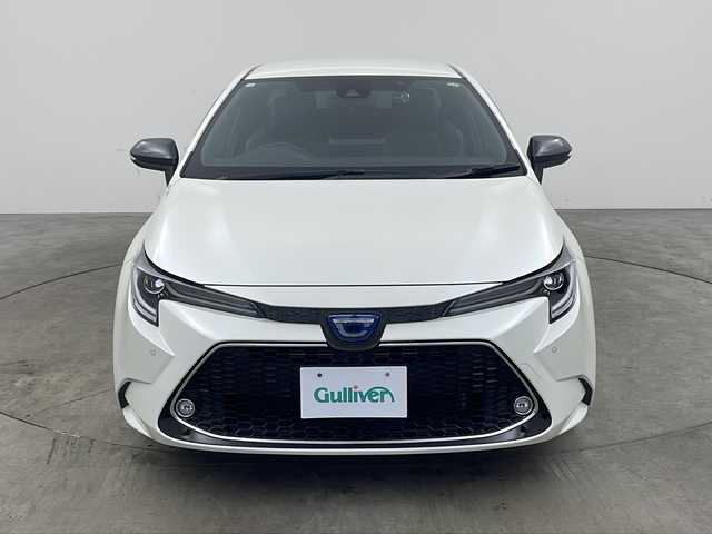 トヨタ カローラ ハイブリット ダブルバイビー 兵庫県 2020(令2)年 5.2万km ホワイトパールクリスタルシャイン ・純正ディスプレイオーディオ/・Bluetooth/USB/AM/FM/TV//Apple carplay/Android Auto/・バックカメラ/・ビルトインETC/・Toyota　Safety　Sense/・プリクラッシュセーフティ/・レーントレーシングアシスト/・レーダークルーズコントロール全車速追従機能付/・オートマチックハイビーム/・ロードサインアシスト/・インテリジェントクリアランスソナー/・パーキングサポートブレーキ/・ブラインドスポットモニター/・リヤクロストラフィックアラート/・先行車発進告知/・革巻きステアリング/・純正１７インチアルミホイール/・ＬＥＤヘッドライト/・オートライト/・フォグランプ/・ハーフレザー/・社外フロアマット/・スマートキー/・プッシュスタート