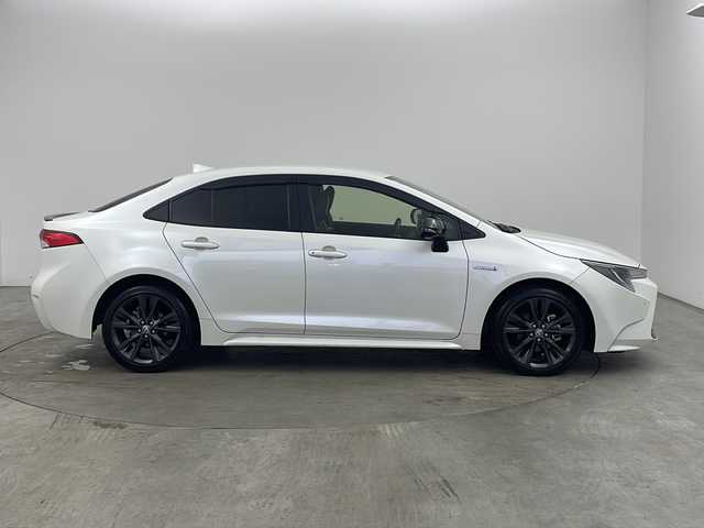 トヨタ カローラ ハイブリット ダブルバイビー 兵庫県 2020(令2)年 5.2万km ホワイトパールクリスタルシャイン ・純正ディスプレイオーディオ/・Bluetooth/USB/AM/FM/TV//Apple carplay/Android Auto/・バックカメラ/・ビルトインETC/・Toyota　Safety　Sense/・プリクラッシュセーフティ/・レーントレーシングアシスト/・レーダークルーズコントロール全車速追従機能付/・オートマチックハイビーム/・ロードサインアシスト/・インテリジェントクリアランスソナー/・パーキングサポートブレーキ/・ブラインドスポットモニター/・リヤクロストラフィックアラート/・先行車発進告知/・革巻きステアリング/・純正１７インチアルミホイール/・ＬＥＤヘッドライト/・オートライト/・フォグランプ/・ハーフレザー/・社外フロアマット/・スマートキー/・プッシュスタート