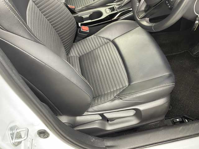 トヨタ カローラ ハイブリット ダブルバイビー 兵庫県 2020(令2)年 5.2万km ホワイトパールクリスタルシャイン ・純正ディスプレイオーディオ/・Bluetooth/USB/AM/FM/TV//Apple carplay/Android Auto/・バックカメラ/・ビルトインETC/・Toyota　Safety　Sense/・プリクラッシュセーフティ/・レーントレーシングアシスト/・レーダークルーズコントロール全車速追従機能付/・オートマチックハイビーム/・ロードサインアシスト/・インテリジェントクリアランスソナー/・パーキングサポートブレーキ/・ブラインドスポットモニター/・リヤクロストラフィックアラート/・先行車発進告知/・革巻きステアリング/・純正１７インチアルミホイール/・ＬＥＤヘッドライト/・オートライト/・フォグランプ/・ハーフレザー/・社外フロアマット/・スマートキー/・プッシュスタート