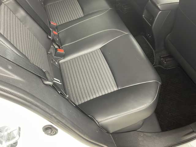 トヨタ カローラ ハイブリット ダブルバイビー 兵庫県 2020(令2)年 5.2万km ホワイトパールクリスタルシャイン ・純正ディスプレイオーディオ/・Bluetooth/USB/AM/FM/TV//Apple carplay/Android Auto/・バックカメラ/・ビルトインETC/・Toyota　Safety　Sense/・プリクラッシュセーフティ/・レーントレーシングアシスト/・レーダークルーズコントロール全車速追従機能付/・オートマチックハイビーム/・ロードサインアシスト/・インテリジェントクリアランスソナー/・パーキングサポートブレーキ/・ブラインドスポットモニター/・リヤクロストラフィックアラート/・先行車発進告知/・革巻きステアリング/・純正１７インチアルミホイール/・ＬＥＤヘッドライト/・オートライト/・フォグランプ/・ハーフレザー/・社外フロアマット/・スマートキー/・プッシュスタート