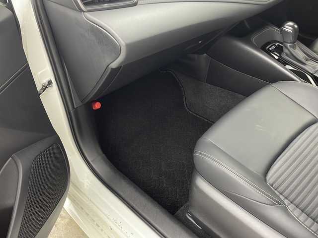 トヨタ カローラ ハイブリット ダブルバイビー 兵庫県 2020(令2)年 5.2万km ホワイトパールクリスタルシャイン ・純正ディスプレイオーディオ/・Bluetooth/USB/AM/FM/TV//Apple carplay/Android Auto/・バックカメラ/・ビルトインETC/・Toyota　Safety　Sense/・プリクラッシュセーフティ/・レーントレーシングアシスト/・レーダークルーズコントロール全車速追従機能付/・オートマチックハイビーム/・ロードサインアシスト/・インテリジェントクリアランスソナー/・パーキングサポートブレーキ/・ブラインドスポットモニター/・リヤクロストラフィックアラート/・先行車発進告知/・革巻きステアリング/・純正１７インチアルミホイール/・ＬＥＤヘッドライト/・オートライト/・フォグランプ/・ハーフレザー/・社外フロアマット/・スマートキー/・プッシュスタート