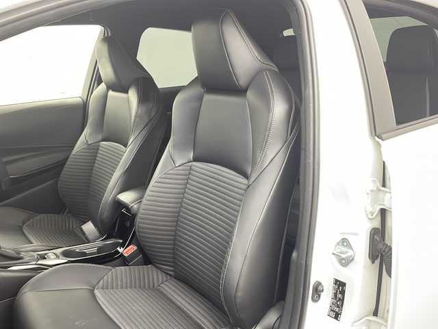 トヨタ カローラ ハイブリット ダブルバイビー 兵庫県 2020(令2)年 5.2万km ホワイトパールクリスタルシャイン ・純正ディスプレイオーディオ/・Bluetooth/USB/AM/FM/TV//Apple carplay/Android Auto/・バックカメラ/・ビルトインETC/・Toyota　Safety　Sense/・プリクラッシュセーフティ/・レーントレーシングアシスト/・レーダークルーズコントロール全車速追従機能付/・オートマチックハイビーム/・ロードサインアシスト/・インテリジェントクリアランスソナー/・パーキングサポートブレーキ/・ブラインドスポットモニター/・リヤクロストラフィックアラート/・先行車発進告知/・革巻きステアリング/・純正１７インチアルミホイール/・ＬＥＤヘッドライト/・オートライト/・フォグランプ/・ハーフレザー/・社外フロアマット/・スマートキー/・プッシュスタート