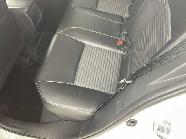 トヨタ カローラ ハイブリット ダブルバイビー 兵庫県 2020(令2)年 5.2万km ホワイトパールクリスタルシャイン ・純正ディスプレイオーディオ/・Bluetooth/USB/AM/FM/TV//Apple carplay/Android Auto/・バックカメラ/・ビルトインETC/・Toyota　Safety　Sense/・プリクラッシュセーフティ/・レーントレーシングアシスト/・レーダークルーズコントロール全車速追従機能付/・オートマチックハイビーム/・ロードサインアシスト/・インテリジェントクリアランスソナー/・パーキングサポートブレーキ/・ブラインドスポットモニター/・リヤクロストラフィックアラート/・先行車発進告知/・革巻きステアリング/・純正１７インチアルミホイール/・ＬＥＤヘッドライト/・オートライト/・フォグランプ/・ハーフレザー/・社外フロアマット/・スマートキー/・プッシュスタート