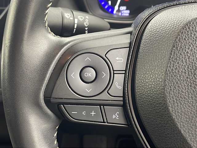 トヨタ カローラ ハイブリット ダブルバイビー 兵庫県 2020(令2)年 5.2万km ホワイトパールクリスタルシャイン ・純正ディスプレイオーディオ/・Bluetooth/USB/AM/FM/TV//Apple carplay/Android Auto/・バックカメラ/・ビルトインETC/・Toyota　Safety　Sense/・プリクラッシュセーフティ/・レーントレーシングアシスト/・レーダークルーズコントロール全車速追従機能付/・オートマチックハイビーム/・ロードサインアシスト/・インテリジェントクリアランスソナー/・パーキングサポートブレーキ/・ブラインドスポットモニター/・リヤクロストラフィックアラート/・先行車発進告知/・革巻きステアリング/・純正１７インチアルミホイール/・ＬＥＤヘッドライト/・オートライト/・フォグランプ/・ハーフレザー/・社外フロアマット/・スマートキー/・プッシュスタート