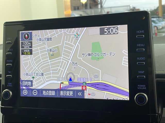 トヨタ カローラ ハイブリット ダブルバイビー 兵庫県 2020(令2)年 5.2万km ホワイトパールクリスタルシャイン ・純正ディスプレイオーディオ/・Bluetooth/USB/AM/FM/TV//Apple carplay/Android Auto/・バックカメラ/・ビルトインETC/・Toyota　Safety　Sense/・プリクラッシュセーフティ/・レーントレーシングアシスト/・レーダークルーズコントロール全車速追従機能付/・オートマチックハイビーム/・ロードサインアシスト/・インテリジェントクリアランスソナー/・パーキングサポートブレーキ/・ブラインドスポットモニター/・リヤクロストラフィックアラート/・先行車発進告知/・革巻きステアリング/・純正１７インチアルミホイール/・ＬＥＤヘッドライト/・オートライト/・フォグランプ/・ハーフレザー/・社外フロアマット/・スマートキー/・プッシュスタート