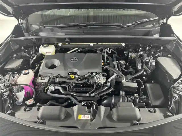 トヨタ ハリアー ハイブリッド Z レザーパッケージ 佐賀県 2024(令6)年 1.1万km プレシャスブラックパール 純正12・3インチディスプレイオーディオ/フルセグTV/Bluetooth/Androidauto/Applecarplay/ナビ機能付き/JBLプレミアムサウンド/全方位カメラ/デジタルインナールームミラー/衝突被害軽減システム/ヘッドアップディスプレイ/ブラインドスポットモニター/レーダークルーズコントロール/レーンアシスト/ロードサインアシスト/パーキングサポートブレーキ/オートライト/オートマチックハイビーム/LEDヘッドライト/LEDフォグライト/前後ドライブレコーダー/クリアランスソナー/電子パーキング/ブレーキホールド/ビルトインETC2.0/パワーバックドア/置くだけ充電/ステアリングヒーター/運転席・助手席シートヒーター/運転席・助手席エアシート/運転席・助手席パワーシート/レザーシート/純正18インチアルミホイール/純正フロアマット/スマートキー/スペアキー×１
