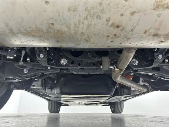 トヨタ ハリアー ハイブリッド Z レザーパッケージ 佐賀県 2024(令6)年 1.1万km プレシャスブラックパール 純正12・3インチディスプレイオーディオ/フルセグTV/Bluetooth/Androidauto/Applecarplay/ナビ機能付き/JBLプレミアムサウンド/全方位カメラ/デジタルインナールームミラー/衝突被害軽減システム/ヘッドアップディスプレイ/ブラインドスポットモニター/レーダークルーズコントロール/レーンアシスト/ロードサインアシスト/パーキングサポートブレーキ/オートライト/オートマチックハイビーム/LEDヘッドライト/LEDフォグライト/前後ドライブレコーダー/クリアランスソナー/電子パーキング/ブレーキホールド/ビルトインETC2.0/パワーバックドア/置くだけ充電/ステアリングヒーター/運転席・助手席シートヒーター/運転席・助手席エアシート/運転席・助手席パワーシート/レザーシート/純正18インチアルミホイール/純正フロアマット/スマートキー/スペアキー×１