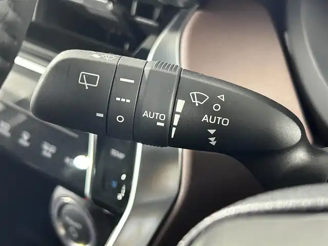 トヨタ ハリアー ハイブリッド Z レザーパッケージ 佐賀県 2024(令6)年 1.1万km プレシャスブラックパール 純正12・3インチディスプレイオーディオ/フルセグTV/Bluetooth/Androidauto/Applecarplay/ナビ機能付き/JBLプレミアムサウンド/全方位カメラ/デジタルインナールームミラー/衝突被害軽減システム/ヘッドアップディスプレイ/ブラインドスポットモニター/レーダークルーズコントロール/レーンアシスト/ロードサインアシスト/パーキングサポートブレーキ/オートライト/オートマチックハイビーム/LEDヘッドライト/LEDフォグライト/前後ドライブレコーダー/クリアランスソナー/電子パーキング/ブレーキホールド/ビルトインETC2.0/パワーバックドア/置くだけ充電/ステアリングヒーター/運転席・助手席シートヒーター/運転席・助手席エアシート/運転席・助手席パワーシート/レザーシート/純正18インチアルミホイール/純正フロアマット/スマートキー/スペアキー×１