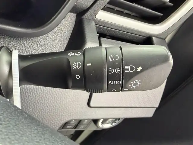 トヨタ ルーミー カスタムG 愛知県 2019(平31)年 2.3万km パールホワイトⅢ スマートアシスト/純正9インチナビ/（Bluetooth/CD/DVD/AM/FM）/バックカメラ/クルーズコントロール/ETC/両側パワースライドドア/前席シートヒーター/オートライト/純正LEDライト/純正AW/電動格納ミラー/後席テーブル/コーナーセンサー/プッシュスタート/スマートキー