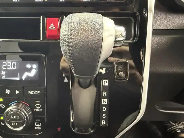 トヨタ ルーミー カスタムG 愛知県 2019(平31)年 2.3万km パールホワイトⅢ スマートアシスト/純正9インチナビ/（Bluetooth/CD/DVD/AM/FM）/バックカメラ/クルーズコントロール/ETC/両側パワースライドドア/前席シートヒーター/オートライト/純正LEDライト/純正AW/電動格納ミラー/後席テーブル/コーナーセンサー/プッシュスタート/スマートキー