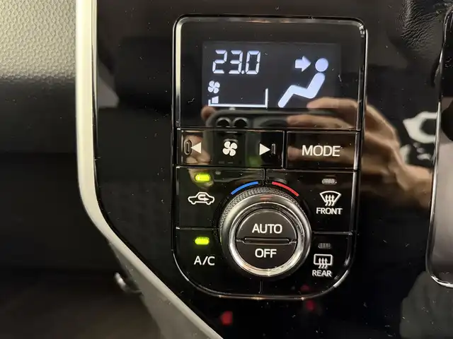 トヨタ ルーミー カスタムG 愛知県 2019(平31)年 2.3万km パールホワイトⅢ スマートアシスト/純正9インチナビ/（Bluetooth/CD/DVD/AM/FM）/バックカメラ/クルーズコントロール/ETC/両側パワースライドドア/前席シートヒーター/オートライト/純正LEDライト/純正AW/電動格納ミラー/後席テーブル/コーナーセンサー/プッシュスタート/スマートキー