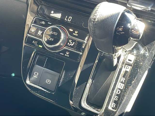 ダイハツ タント カスタム RS 長野県 2022(令4)年 2.7万km ブラックマイカメタリック/シャイニングホワイトパール ４WD/純正９型メモリナビフルセグTV/バックカメラ/ビルトインETC/両側パワースライドドア/ハーフレザーシート/純正15インチアルミ/シートヒーター /レーンキープアシスト/オートハイビーム/ワンオーナー /保証書・取説/スペアキー