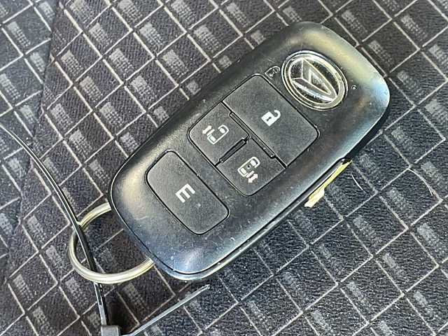 ダイハツ タント カスタム RS 長野県 2022(令4)年 2.7万km ブラックマイカメタリック/シャイニングホワイトパール ４WD/純正９型メモリナビフルセグTV/バックカメラ/ビルトインETC/両側パワースライドドア/ハーフレザーシート/純正15インチアルミ/シートヒーター /レーンキープアシスト/オートハイビーム/ワンオーナー /保証書・取説/スペアキー