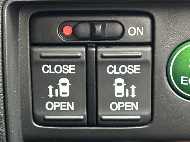 ホンダ オデッセイ アブソルート 三重県 2013(平25)年 3.1万km クリスタルブラックパール /禁煙車//社外ナビ/（CD.DVD.SD.BT）//フルセグTV//両側パワースライドドア//フリップダウンモニター//ビルトインETC//クルーズコントロール//LEDヘッドライト//車高調（純正サスあり）//後席オットマン//アイドリングストップ//パドルシフト//ステアリングスイッチ//スマートキー