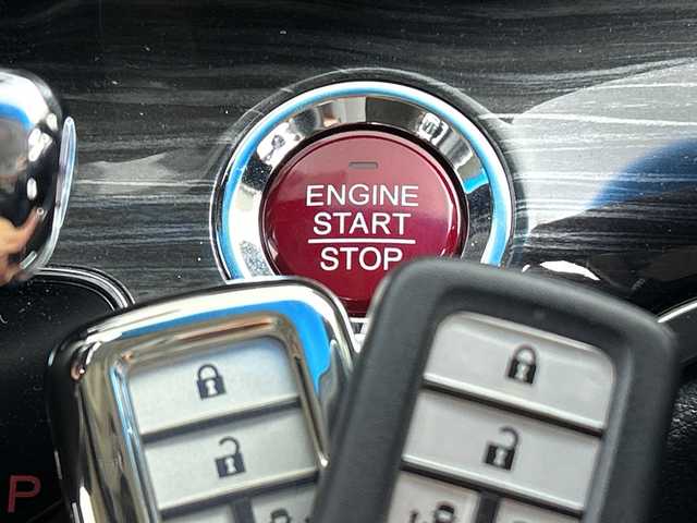 ホンダ オデッセイ アブソルート 三重県 2013(平25)年 3.1万km クリスタルブラックパール /禁煙車//社外ナビ/（CD.DVD.SD.BT）//フルセグTV//両側パワースライドドア//フリップダウンモニター//ビルトインETC//クルーズコントロール//LEDヘッドライト//車高調（純正サスあり）//後席オットマン//アイドリングストップ//パドルシフト//ステアリングスイッチ//スマートキー