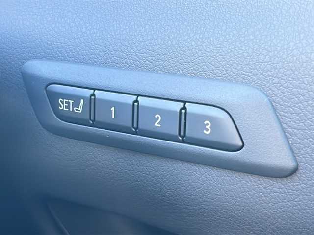 レクサス ＵＸ 250h Fスポーツ 岐阜県 2021(令3)年 6.5万km ホワイトノーヴァガラスフレーク ワンオーナー/サンルーフ/ドラレコ/純正ナビ/AM/FM/Bluetooth/TV（フルセグ）/miracast/sports、normal、eco、EVモード/レザーシート/シートヒーター/レーダークルーズ/パワーバックドア/アラウンドビューモニター/コーナーセンサー/パドルシフト/シートメモリー/パワーシート/オートライト/オートエアコン/オートホールド/電動パーキング/本巻ステアリング/純正マット/ビルトインETC/プッシュスタート/スマートキー/カードキー/取扱説明書/保証書