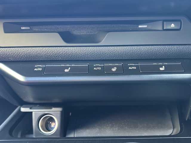 レクサス ＵＸ 250h Fスポーツ 岐阜県 2021(令3)年 6.5万km ホワイトノーヴァガラスフレーク ワンオーナー/サンルーフ/ドラレコ/純正ナビ/AM/FM/Bluetooth/TV（フルセグ）/miracast/sports、normal、eco、EVモード/レザーシート/シートヒーター/レーダークルーズ/パワーバックドア/アラウンドビューモニター/コーナーセンサー/パドルシフト/シートメモリー/パワーシート/オートライト/オートエアコン/オートホールド/電動パーキング/本巻ステアリング/純正マット/ビルトインETC/プッシュスタート/スマートキー/カードキー/取扱説明書/保証書