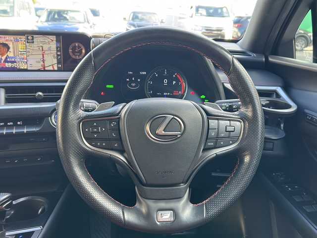 レクサス ＵＸ 250h Fスポーツ 岐阜県 2021(令3)年 6.5万km ホワイトノーヴァガラスフレーク ワンオーナー/サンルーフ/ドラレコ/純正ナビ/AM/FM/Bluetooth/TV（フルセグ）/miracast/sports、normal、eco、EVモード/レザーシート/シートヒーター/レーダークルーズ/パワーバックドア/アラウンドビューモニター/コーナーセンサー/パドルシフト/シートメモリー/パワーシート/オートライト/オートエアコン/オートホールド/電動パーキング/本巻ステアリング/純正マット/ビルトインETC/プッシュスタート/スマートキー/カードキー/取扱説明書/保証書