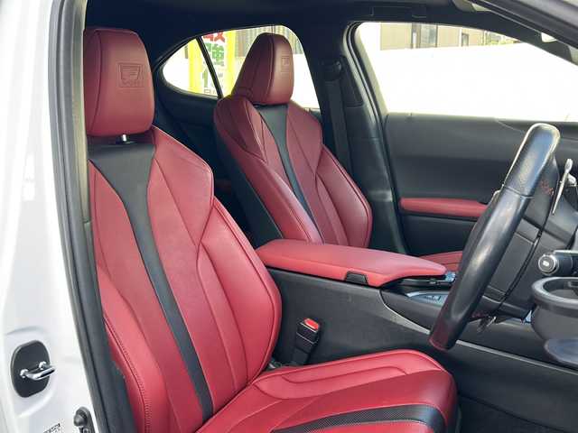 レクサス ＵＸ 250h Fスポーツ 岐阜県 2021(令3)年 6.5万km ホワイトノーヴァガラスフレーク ワンオーナー/サンルーフ/ドラレコ/純正ナビ/AM/FM/Bluetooth/TV（フルセグ）/miracast/sports、normal、eco、EVモード/レザーシート/シートヒーター/レーダークルーズ/パワーバックドア/アラウンドビューモニター/コーナーセンサー/パドルシフト/シートメモリー/パワーシート/オートライト/オートエアコン/オートホールド/電動パーキング/本巻ステアリング/純正マット/ビルトインETC/プッシュスタート/スマートキー/カードキー/取扱説明書/保証書