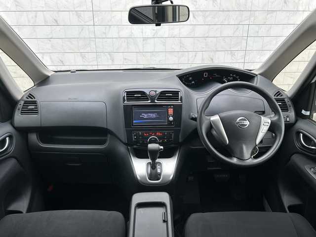 日産 セレナ 20S 茨城県 2012(平24)年 2.7万km ブリリアントシルバー 純正メモリナビ【MM312D-W】/(地デジTV・CD・DVD・BT・ラジオ再生)/両側スライドドア/ETC/オートライト/リモコンキー