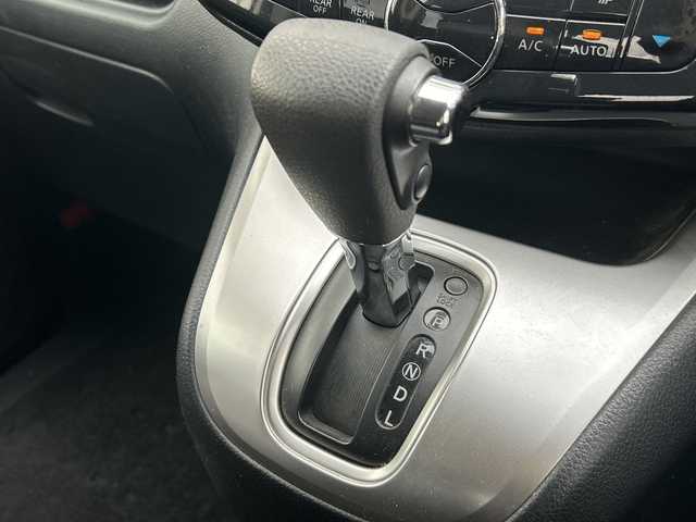 日産 セレナ 20S 茨城県 2012(平24)年 2.7万km ブリリアントシルバー 純正メモリナビ【MM312D-W】/(地デジTV・CD・DVD・BT・ラジオ再生)/両側スライドドア/ETC/オートライト/リモコンキー