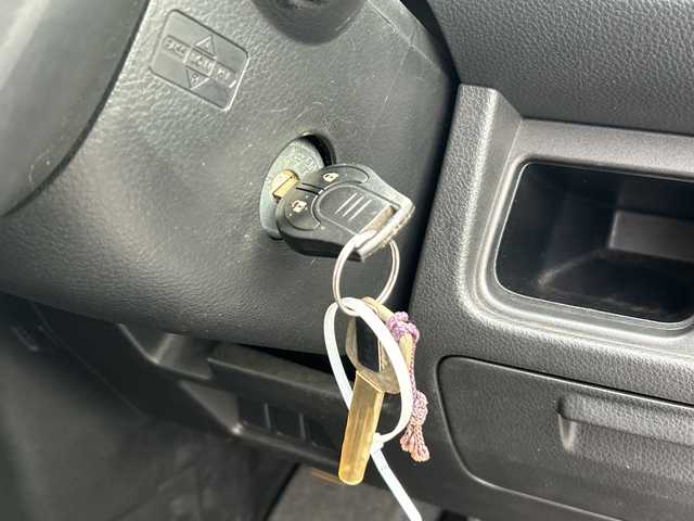 日産 セレナ 20S 茨城県 2012(平24)年 2.7万km ブリリアントシルバー 純正メモリナビ【MM312D-W】/(地デジTV・CD・DVD・BT・ラジオ再生)/両側スライドドア/ETC/オートライト/リモコンキー