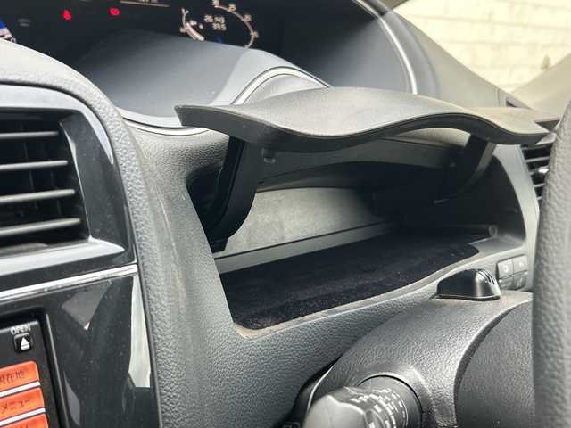 日産 セレナ 20S 茨城県 2012(平24)年 2.7万km ブリリアントシルバー 純正メモリナビ【MM312D-W】/(地デジTV・CD・DVD・BT・ラジオ再生)/両側スライドドア/ETC/オートライト/リモコンキー