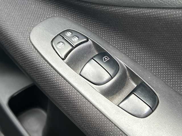 日産 セレナ 20S 茨城県 2012(平24)年 2.7万km ブリリアントシルバー 純正メモリナビ【MM312D-W】/(地デジTV・CD・DVD・BT・ラジオ再生)/両側スライドドア/ETC/オートライト/リモコンキー