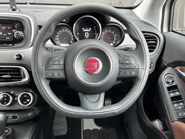 フィアット ５００Ｘ クロスプラス 道東・釧路十勝 2016(平28)年 2.1万km パール ４WD/純正ディスプレイオーディオ/ BT/USB/AUX/バックカメラ/ETC/衝突回避ブレーキ/レーンキーピングアシスト/アダプティブクルーズコントロール/ブラインドスポットモニター/リアパークセンサー/レザーシート/フロントパワーシート/フロントシートヒーティング/オートライト/純正18インチAW/純正フロアマット