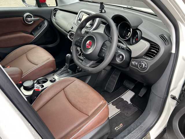 フィアット ５００Ｘ クロスプラス 道東・釧路十勝 2016(平28)年 2.1万km パール ４WD/純正ディスプレイオーディオ/ BT/USB/AUX/バックカメラ/ETC/衝突回避ブレーキ/レーンキーピングアシスト/アダプティブクルーズコントロール/ブラインドスポットモニター/リアパークセンサー/レザーシート/フロントパワーシート/フロントシートヒーティング/オートライト/純正18インチAW/純正フロアマット