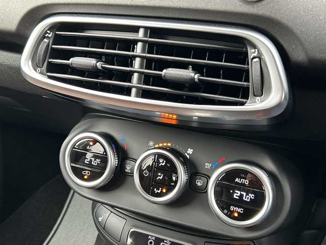 フィアット ５００Ｘ クロスプラス 道東・釧路十勝 2016(平28)年 2.1万km パール ４WD/純正ディスプレイオーディオ/ BT/USB/AUX/バックカメラ/ETC/衝突回避ブレーキ/レーンキーピングアシスト/アダプティブクルーズコントロール/ブラインドスポットモニター/リアパークセンサー/レザーシート/フロントパワーシート/フロントシートヒーティング/オートライト/純正18インチAW/純正フロアマット