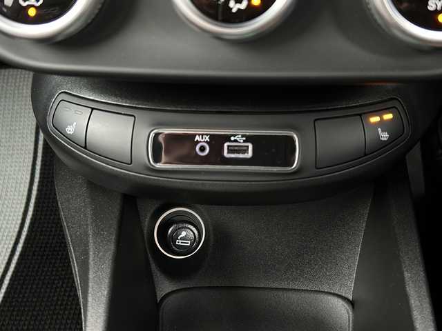 フィアット ５００Ｘ クロスプラス 道東・釧路十勝 2016(平28)年 2.1万km パール ４WD/純正ディスプレイオーディオ/ BT/USB/AUX/バックカメラ/ETC/衝突回避ブレーキ/レーンキーピングアシスト/アダプティブクルーズコントロール/ブラインドスポットモニター/リアパークセンサー/レザーシート/フロントパワーシート/フロントシートヒーティング/オートライト/純正18インチAW/純正フロアマット