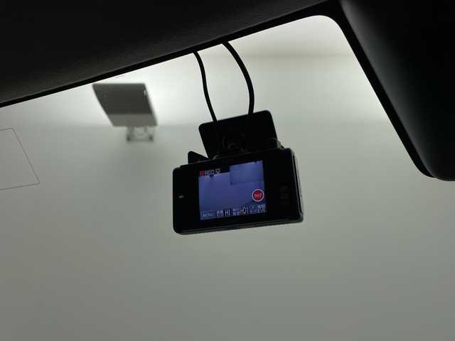 トヨタ ルーミー カスタムG－T 鹿児島県 2021(令3)年 0.8万km ブラックマイカメタリック/パールホワイト2トーン 純正9インチナビ/（CD/DVD/BT/フルセグTV）/純正フリップダウンモニター/両側パワースライドドア/レーダークルーズコントロール/スマートアシスト/パノラミックビューモニター/シートヒーター/ドライブレコーダー/電動パーキングブレーキ/オートホールド機能/オートライト/オートマチックハイビーム/コーナーセンサ―/アイドリングストップ