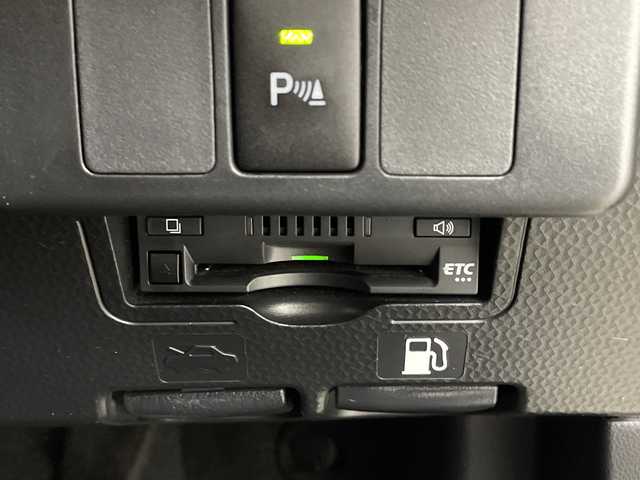 トヨタ ルーミー カスタムG－T 鹿児島県 2021(令3)年 0.8万km ブラックマイカメタリック/パールホワイト2トーン 純正9インチナビ/（CD/DVD/BT/フルセグTV）/純正フリップダウンモニター/両側パワースライドドア/レーダークルーズコントロール/スマートアシスト/パノラミックビューモニター/シートヒーター/ドライブレコーダー/電動パーキングブレーキ/オートホールド機能/オートライト/オートマチックハイビーム/コーナーセンサ―/アイドリングストップ