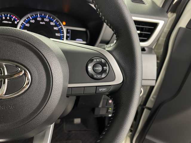 トヨタ ルーミー カスタムG－T 鹿児島県 2021(令3)年 0.8万km ブラックマイカメタリック/パールホワイト2トーン 純正9インチナビ/（CD/DVD/BT/フルセグTV）/純正フリップダウンモニター/両側パワースライドドア/レーダークルーズコントロール/スマートアシスト/パノラミックビューモニター/シートヒーター/ドライブレコーダー/電動パーキングブレーキ/オートホールド機能/オートライト/オートマチックハイビーム/コーナーセンサ―/アイドリングストップ