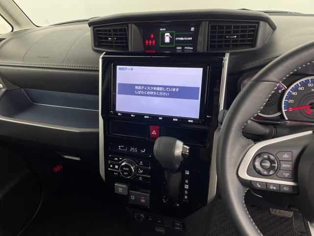 トヨタ ルーミー カスタムG－T 鹿児島県 2021(令3)年 0.8万km ブラックマイカメタリック/パールホワイト2トーン 純正9インチナビ/（CD/DVD/BT/フルセグTV）/純正フリップダウンモニター/両側パワースライドドア/レーダークルーズコントロール/スマートアシスト/パノラミックビューモニター/シートヒーター/ドライブレコーダー/電動パーキングブレーキ/オートホールド機能/オートライト/オートマチックハイビーム/コーナーセンサ―/アイドリングストップ