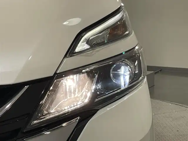 日産 セレナ ハイウェイスターVセレクションⅡ 愛知県 2018(平30)年 3.6万km ブリリアントホワイトパール 純正１０インチナビ(MM518D-L)/（Bluetooth/フルセグTV/SD/FM/AM/CD・DVD再生）/アラウンドビューモニター　/パーキングアシスト　/両側電動スライドドア（ハンズフリー機能有）/衝突軽減ブレーキ　/ビルトインＥＴＣ　/クルーズコントロール　/ソナー　/アイドリングストップ/純正フロアマット　/ＬＥＤヘッドライト　/車線逸脱警報　/ドライブレコーダー/アクセサリーソケット/後席サンシェード/ISOFIX/フォグランプ