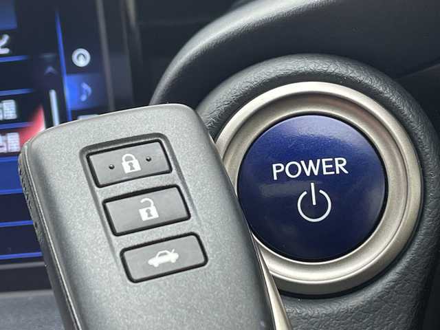 レクサス ＲＣ 300h Fスポーツ プライムブラック 愛知県 2018(平30)年 3.5万km グラファイトブラックガラスフレーク レクサスセーフティセンス/純正12.3型ナビ/サンルーフ/三眼LEDヘッドライト/レーダークルーズコントロール/シートヒーター/エアシート/バックカメラ/パワーシート/コーナーセンサー/純正アルミホイール/ETC2.0/ブラインドスポットモニター/ステアリングヒーター/オートマチックハイビーム/ドライブレコーダー/衝突軽減システム/フルセグ/CD DVD/Bluetooth/ステアリングスイッチ/スマートキー/プッシュスタート