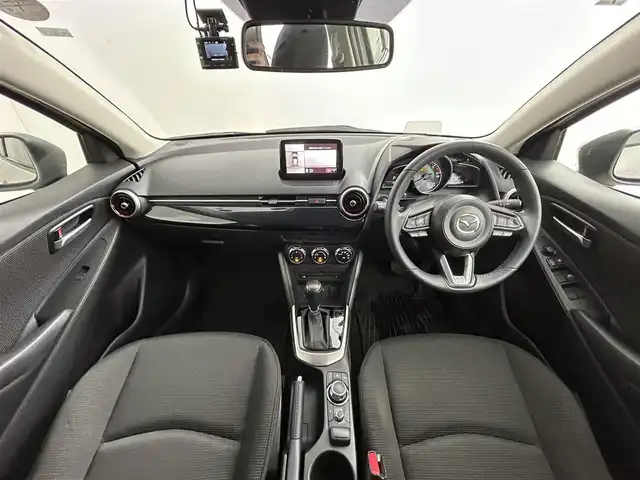 マツダ マツダ２ XD ブラックトーンエディション 道央・札幌 2021(令3)年 4.3万km プラチナクォーツメタリック ・４ＷＤ/・衝突軽減ブレーキ/・メーカーナビ/・全方位カメラ/・フルセグＴＶ＆Ｂｌｕｅｔｏｏｔｈ＆ＣＤ＆ＤＶＤ/・スマートキー＆プッシュスタート/・レーダークルーズコントロール/・前後コーナーセンサー/・横滑り防止機能/・ＥＴＣ/・レーンアシスト/・前後ドライブレコーダー/・オートエアコン/・ＬＥＤヘッドライト/・純正フロアマット/・社外アルミホイール/・アイドリングストップ/・ＭＴモード付ＡＴ/・ＬＥＤヘッドライト