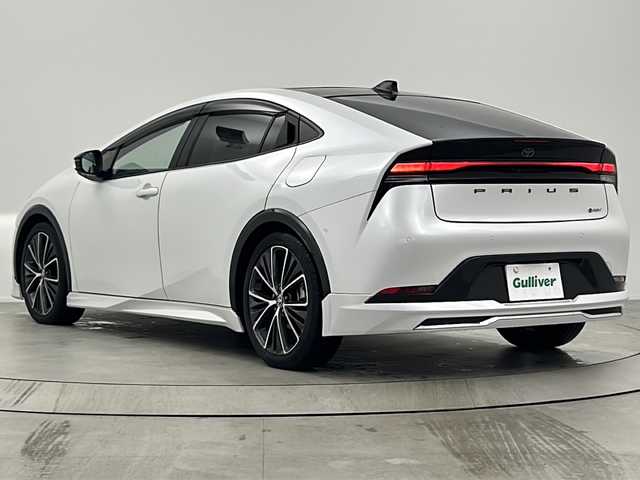 トヨタ プリウス Z 大阪府 2023(令5)年 2.3万km プラチナホワイトパールマイカ モデリスタフルエアロ/パノラマルーフ/12.3型DAナビ/【フルセグTV/FM/BT/USB/AppleCarPlay/AndroidAuto】/デジタルインナーミラー/ワイヤレス充電/100V電源/全方位カメラ/ビルトインＥＴＣ2.0/BSM/トヨタセーフティセンス/・プリクラッシュセーフティ/・緊急時操舵支援/・レーントレーシングアシスト＋レーンディパーチャーアラート/・レーダークルーズコントロール/・オートマチックハイビーム/・ロードサインアシスト/・ドライバー異常時対応システム /・プロアクティブドライビングアシスト/・発進遅れ告知機能/メモリシート/パワーシート/シートヒーター/シートクーラー/ステアリングヒーター/レザーシート/純正AW/パワーバックドア