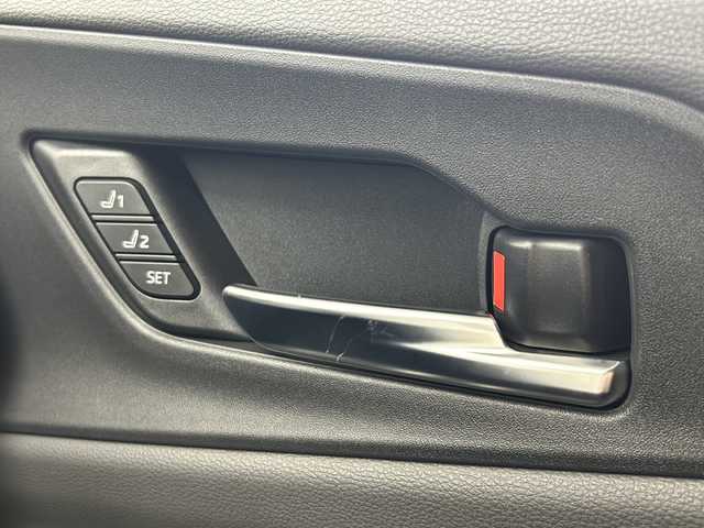 トヨタ プリウス Z 大阪府 2023(令5)年 2.3万km プラチナホワイトパールマイカ モデリスタフルエアロ/パノラマルーフ/12.3型DAナビ/【フルセグTV/FM/BT/USB/AppleCarPlay/AndroidAuto】/デジタルインナーミラー/ワイヤレス充電/100V電源/全方位カメラ/ビルトインＥＴＣ2.0/BSM/トヨタセーフティセンス/・プリクラッシュセーフティ/・緊急時操舵支援/・レーントレーシングアシスト＋レーンディパーチャーアラート/・レーダークルーズコントロール/・オートマチックハイビーム/・ロードサインアシスト/・ドライバー異常時対応システム /・プロアクティブドライビングアシスト/・発進遅れ告知機能/メモリシート/パワーシート/シートヒーター/シートクーラー/ステアリングヒーター/レザーシート/純正AW/パワーバックドア