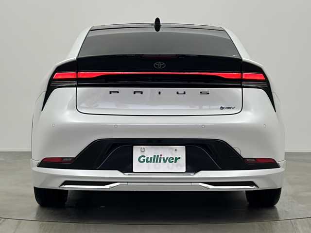 トヨタ プリウス Z 大阪府 2023(令5)年 2.3万km プラチナホワイトパールマイカ モデリスタフルエアロ/パノラマルーフ/12.3型DAナビ/【フルセグTV/FM/BT/USB/AppleCarPlay/AndroidAuto】/デジタルインナーミラー/ワイヤレス充電/100V電源/全方位カメラ/ビルトインＥＴＣ2.0/BSM/トヨタセーフティセンス/・プリクラッシュセーフティ/・緊急時操舵支援/・レーントレーシングアシスト＋レーンディパーチャーアラート/・レーダークルーズコントロール/・オートマチックハイビーム/・ロードサインアシスト/・ドライバー異常時対応システム /・プロアクティブドライビングアシスト/・発進遅れ告知機能/メモリシート/パワーシート/シートヒーター/シートクーラー/ステアリングヒーター/レザーシート/純正AW/パワーバックドア
