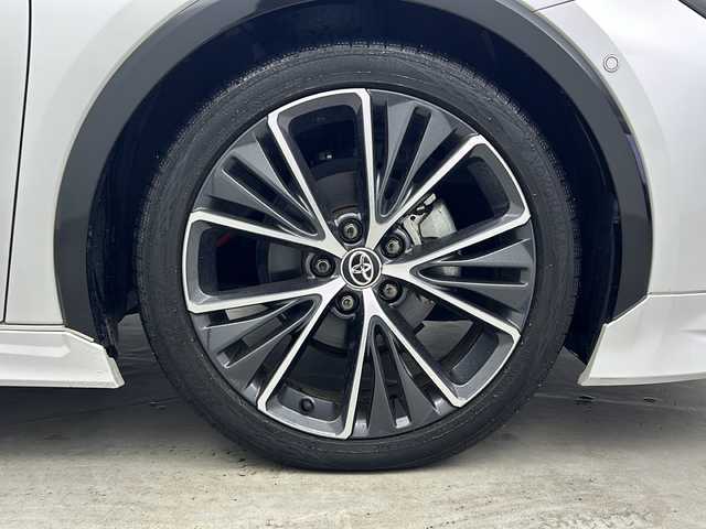 トヨタ プリウス Z 大阪府 2023(令5)年 2.3万km プラチナホワイトパールマイカ モデリスタフルエアロ/パノラマルーフ/12.3型DAナビ/【フルセグTV/FM/BT/USB/AppleCarPlay/AndroidAuto】/デジタルインナーミラー/ワイヤレス充電/100V電源/全方位カメラ/ビルトインＥＴＣ2.0/BSM/トヨタセーフティセンス/・プリクラッシュセーフティ/・緊急時操舵支援/・レーントレーシングアシスト＋レーンディパーチャーアラート/・レーダークルーズコントロール/・オートマチックハイビーム/・ロードサインアシスト/・ドライバー異常時対応システム /・プロアクティブドライビングアシスト/・発進遅れ告知機能/メモリシート/パワーシート/シートヒーター/シートクーラー/ステアリングヒーター/レザーシート/純正AW/パワーバックドア