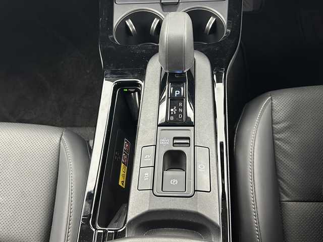 トヨタ プリウス Z 大阪府 2023(令5)年 2.3万km プラチナホワイトパールマイカ モデリスタフルエアロ/パノラマルーフ/12.3型DAナビ/【フルセグTV/FM/BT/USB/AppleCarPlay/AndroidAuto】/デジタルインナーミラー/ワイヤレス充電/100V電源/全方位カメラ/ビルトインＥＴＣ2.0/BSM/トヨタセーフティセンス/・プリクラッシュセーフティ/・緊急時操舵支援/・レーントレーシングアシスト＋レーンディパーチャーアラート/・レーダークルーズコントロール/・オートマチックハイビーム/・ロードサインアシスト/・ドライバー異常時対応システム /・プロアクティブドライビングアシスト/・発進遅れ告知機能/メモリシート/パワーシート/シートヒーター/シートクーラー/ステアリングヒーター/レザーシート/純正AW/パワーバックドア