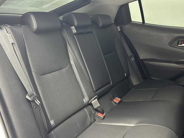 トヨタ プリウス Z 大阪府 2023(令5)年 2.3万km プラチナホワイトパールマイカ モデリスタフルエアロ/パノラマルーフ/12.3型DAナビ/【フルセグTV/FM/BT/USB/AppleCarPlay/AndroidAuto】/デジタルインナーミラー/ワイヤレス充電/100V電源/全方位カメラ/ビルトインＥＴＣ2.0/BSM/トヨタセーフティセンス/・プリクラッシュセーフティ/・緊急時操舵支援/・レーントレーシングアシスト＋レーンディパーチャーアラート/・レーダークルーズコントロール/・オートマチックハイビーム/・ロードサインアシスト/・ドライバー異常時対応システム /・プロアクティブドライビングアシスト/・発進遅れ告知機能/メモリシート/パワーシート/シートヒーター/シートクーラー/ステアリングヒーター/レザーシート/純正AW/パワーバックドア