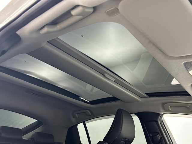 トヨタ プリウス Z 大阪府 2023(令5)年 2.3万km プラチナホワイトパールマイカ モデリスタフルエアロ/パノラマルーフ/12.3型DAナビ/【フルセグTV/FM/BT/USB/AppleCarPlay/AndroidAuto】/デジタルインナーミラー/ワイヤレス充電/100V電源/全方位カメラ/ビルトインＥＴＣ2.0/BSM/トヨタセーフティセンス/・プリクラッシュセーフティ/・緊急時操舵支援/・レーントレーシングアシスト＋レーンディパーチャーアラート/・レーダークルーズコントロール/・オートマチックハイビーム/・ロードサインアシスト/・ドライバー異常時対応システム /・プロアクティブドライビングアシスト/・発進遅れ告知機能/メモリシート/パワーシート/シートヒーター/シートクーラー/ステアリングヒーター/レザーシート/純正AW/パワーバックドア