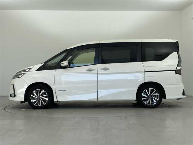 日産 セレナ e－パワー ハイウェイスター V 群馬県 2020(令2)年 6.3万km ブリリアントホワイトパール 純正10インチナビ/AM/FM/CD/DVD/Blu-ray/BT/フルセグ/純正フリップダウンモニター/アラウンドビューモニター/ビルトインETC/純正ドライブレコーダー/プロパイロット/パーキングアシスト/ハンズフリー両側パワースライドドア/電動パーキングブレーキ/オートブレーキホールド/スマートキー/プッシュスタート/LEDヘッドライト