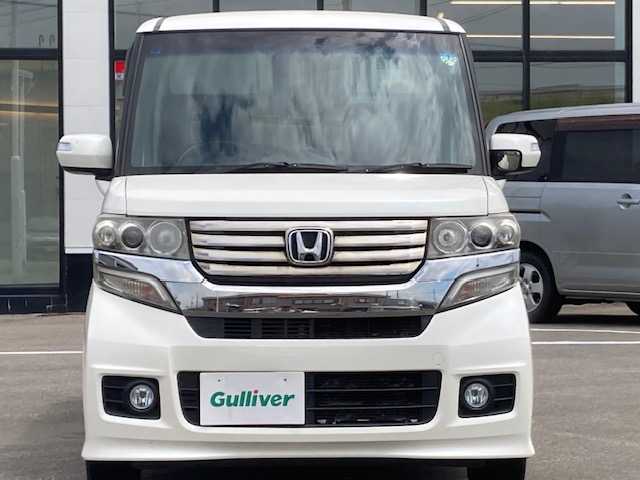 ホンダ Ｎ ＢＯＸ カスタム G 青森県 2013(平25)年 10.4万km プレミアムホワイトパール ・両側パワースライドドア/・LEDランプ/・純正14インチAW(サマー)付き/・スマートキー/・アイドリングストップ機能/・ブラインドスポットアシストミラー/・左右独立式リアセンターアームレスト /・運転席ハイトアジャスター/・ディスチャージヘッドライト/・本革巻セレクトレバー